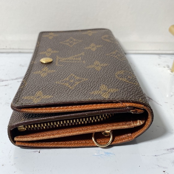 Authentic Louis Vuitton Monogram Bifold Zippy Wallet - Picture 10 of 16